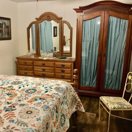 Welcome to Jireh's Haven Quiet, Charming 3 Bedroom Farmhouse