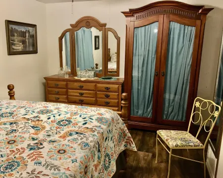 Welcome to Jireh's Haven Quiet, Charming 3 Bedroom Farmhouse