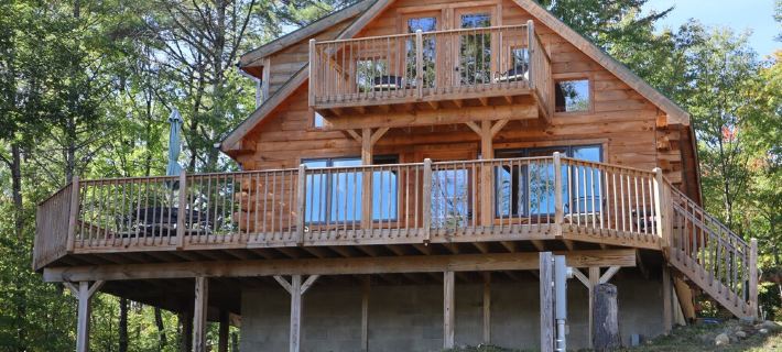 Hillside ADK Log Cabin with beautiful Schroon Lake views - 5 minutes to village! Hotéis em Schroon