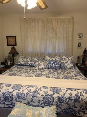 Family Retreat! Comfortable Country Farmhouse 5 Minutes South of Sparta.