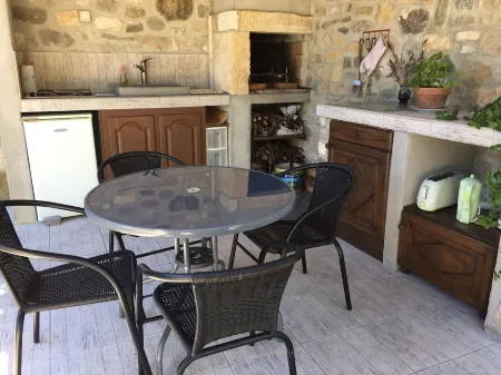 3 stars COTTAGE HOUSE IN STONE VALLEY MIDDLE PT ARC in Lagorce