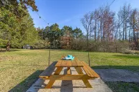 Fire Pit🔥 Walk to Town. 1st floor King Bed & Walk in Shower! Monthly Discounts!