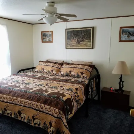 Beautiful Mountain Views. Cozy/Quiet & centrally located to all the mountain fun