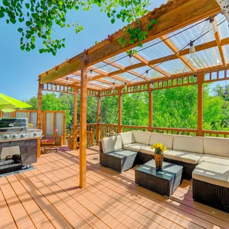 Serene Rustic Haven, Huge Yard & Decks , ZenDen