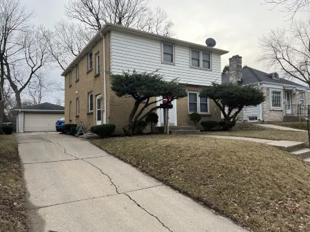 EKO Stay - Your Home Away From Home Отели рядом с достопримечательностью «Time Square Watch Shop»