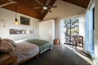 NEW Pool, Hot Tub, Ping Pong, Fire Pit, Views on Stunning 5-acre Retreat!