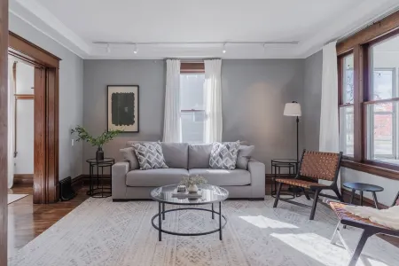 *HOT TUB* Character home minutes to downtown Fargo & NDSU!