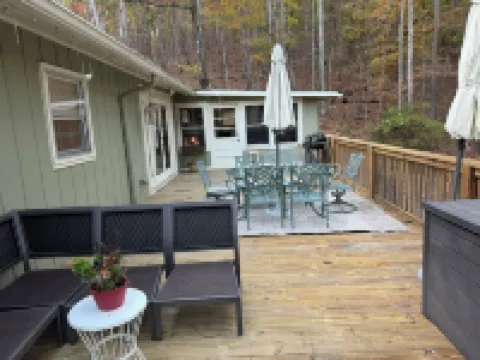 Charming 3 bed house nestled in the woods at the base of Mt Alto.