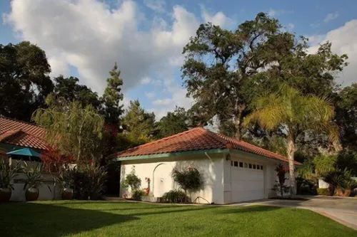 Center model of lux triplex with kaweah river running by property. Hotels in Three Rivers