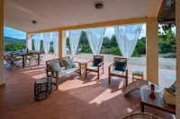 Villa with garden in the countryside 8 min to the town of Porto Azzurro