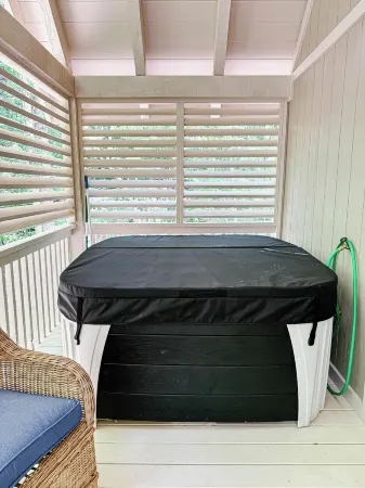 Robin's Nest - with Hot Tub - Relaxation Awaits in the Mountains!