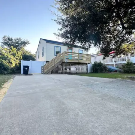 SandyPaws-0.5mi ToSound & 1mi ToBeach PetFriendly!