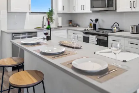 Lux King Suite|EV|Onsite Gym|Near PBI, Beach, Hospitals & shopping Отели рядом с Аэропорт Уэст-Палм-Бич