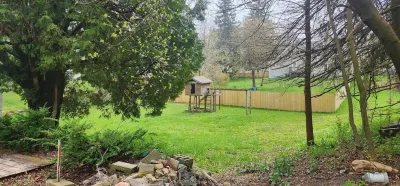 Great for weekend Getaway-Cozy 2 bedroom home 4 blocks from the beach.
