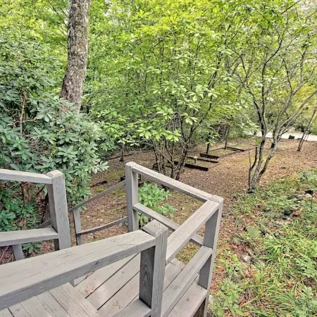 Mountaintop log cabin w/ wood stove hot tub and grill near Lake Chatuge