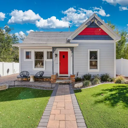 Lovingly Restored Cottage in Downtown Prescott Walk to the Courthouse Square
