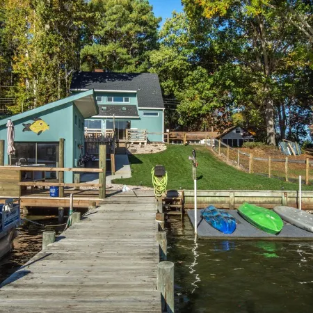 Waterfront Getaway: Kayaks, Paddle Board, Fishing!