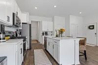 Wonder Lake Elegance: Serene 2BR Townhome Retreat