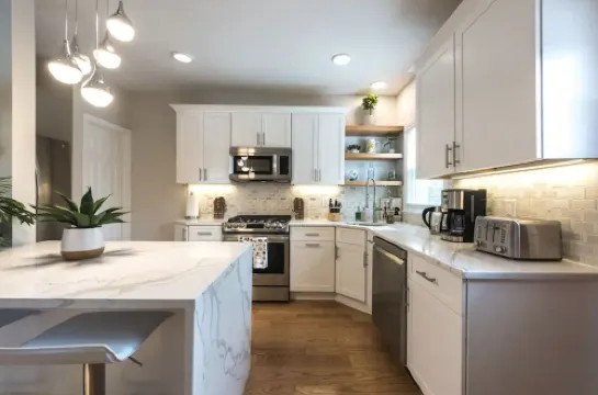 Airy Downtown 1BR w/ Parking