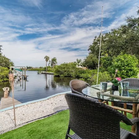 2 Bedroom Waterfront Apt In Ozona/Palm Harbor Beachcomber