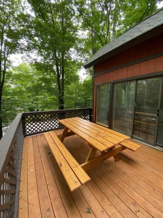 Hideout Home With 2 Minutes To Pool/ Beach and Ski Lift