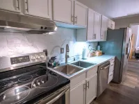 Downtown Lafayette Queen Suite Các khách sạn ở Tippecanoe County