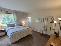 Spacious 3B/2BA house w/ fenced yard+mountain view Hotels in Hailey
