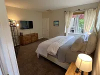 Spacious 3B/2BA house w/ fenced yard+mountain view Hotels in Hailey