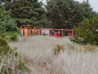 Remodeled Copalis Beach cottage with fully fenced yard Hotels in Copalis Beach
