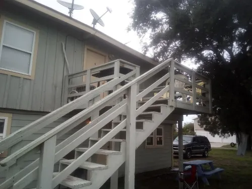 Relaxing fishing and hunting getaway 1 bock from the water