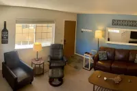 Cozy Bavarian Getaway ~ 5-Star Location ~ Hot Tub!