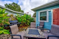 Gulfport Beach Vacation Rental, 2 Bedroom WINE CELLAR THEMED, 5 Star Beach House
