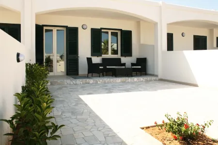 At 80 meters from the sea - Gallipoli - Mancaversa - new villa with terrace overlooking the sea Отели в г. Marina di Mancaversa