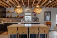 Alma Away For Your Perfect Western Stay Walmart Supercenter附近的飯店