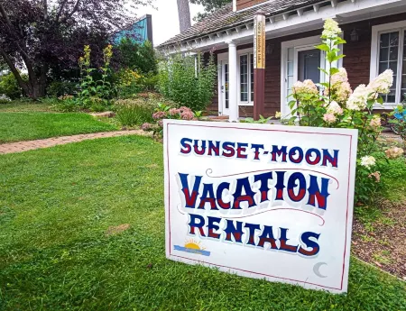 Beautiful suite located on iconic M-22 in downtown Glen Arbor