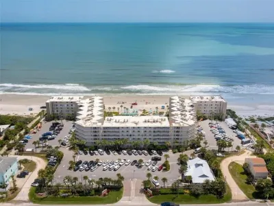 DIRECT OCEANFRONT - TOP TWO FLOORS - LUXURY TOWNHOUSE - THE PELICAN Hôtels à proximité de : Wild Side Clothing