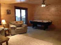 Find Peace, Tranquility and nature—secluded Cabin on 42 Acres with Fishing Pond - Wifi