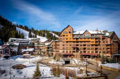 Zephyr Mountain Lodge Hotels in Fraser