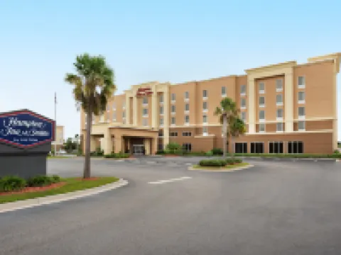 Hampton Inn & Suites Brunswick Hotels in Brunswick