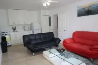 Beautiful 1 BR // Steps from the Beach // Singer Island