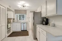 Couples Hideaway | Close to Everything | Short Walk to Beach