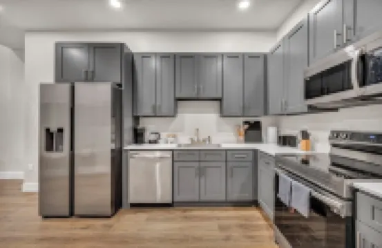 3Bd+65"+Crib+8 Min from DT CLE