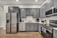 3Bd+65"+Crib+8 Min from DT CLE