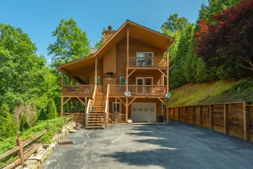 Hot Tub+Fire Table, Fireplace, Wi-Fi, Grill, Games, Peaceful, Close to Avl!