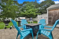 Immaculate 4 Bedroom / 2 Bath (less than .5 miles to the beach) w/Central AC Hotels in Yarmouth