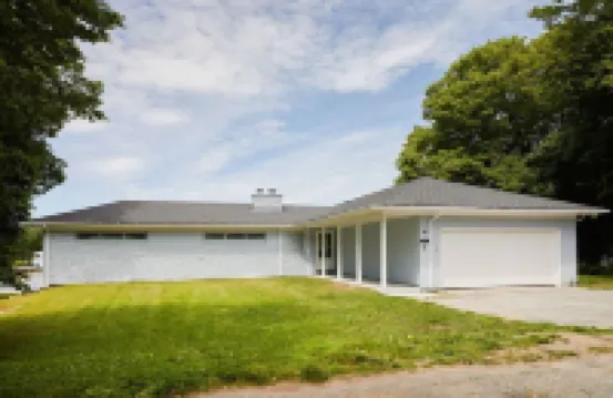 OASIS @ OCEAN BEACH PARK: 6 QUEEN BEDS