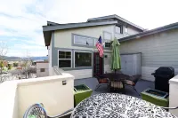 Summit County Basecamp: Escape to the Mountain Lake! Garage-Grill-In Town!