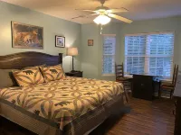 Pigeon River Cottage, river front, newly remodeled, 1 mile from Parkway. - บูติค
