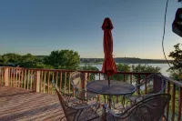 Lakefront Getaway with Stunning Sunset Views