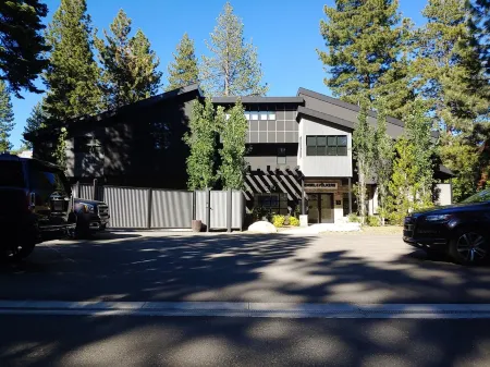 Exquisite New Condo - 3 Bedroom - 3 Bath - In The Village Lic #W4884 Отели рядом с достопримечательностью «Sand Harbor Beach»